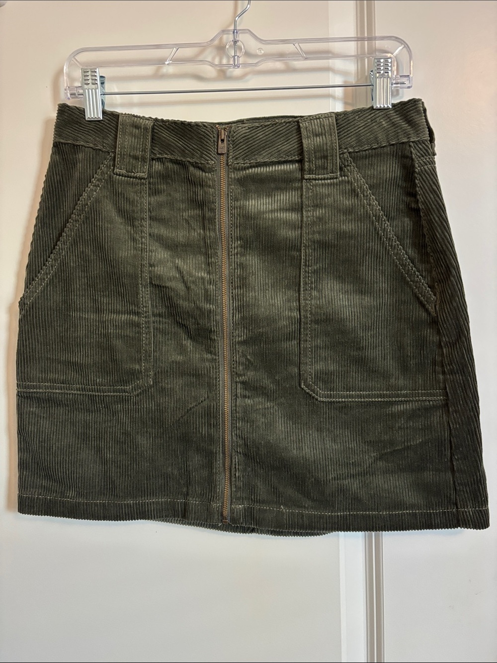 Hollister Corduroy Front-Zip Mini Skirt, Front Pockets in Olive Green Size 7